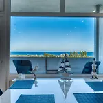 - Haus B, App 0b0702 *
